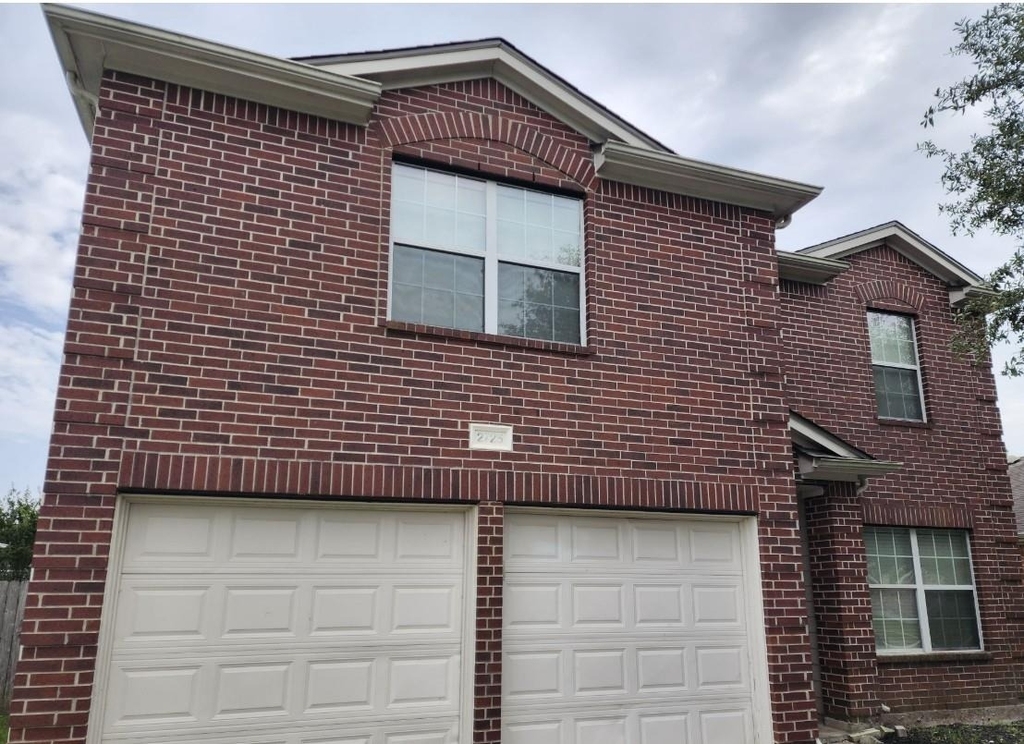 2725 Foster Hill Drive - Photo 2