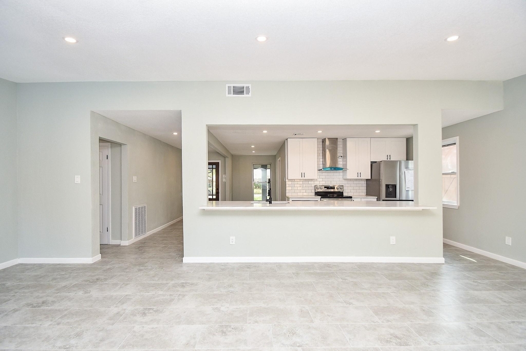 5850 Duxbury Street - Photo 10