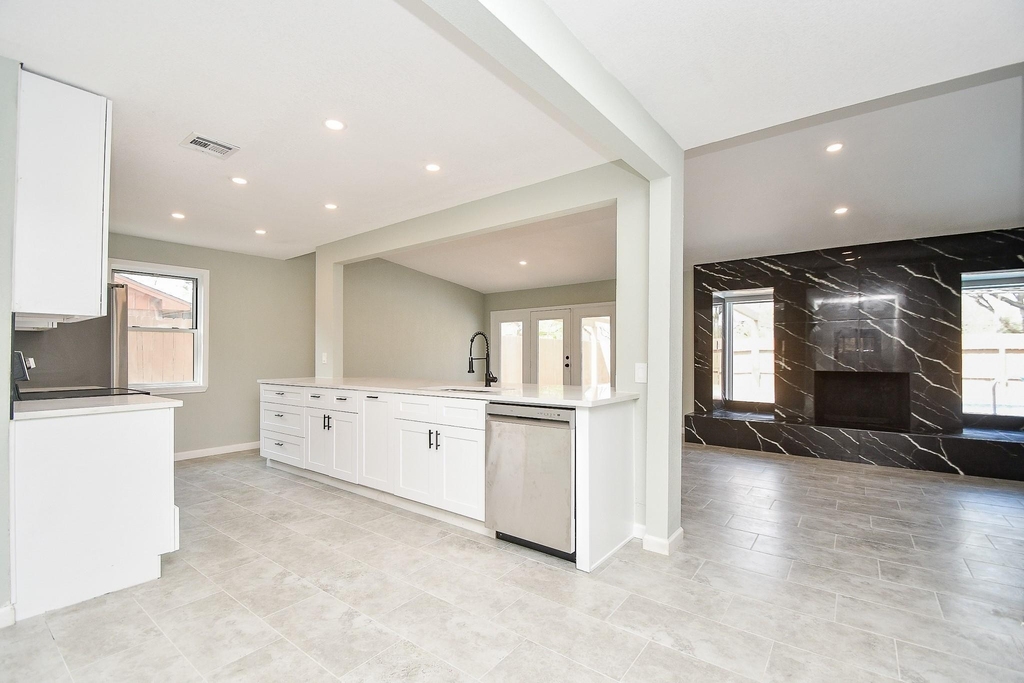 5850 Duxbury Street - Photo 15