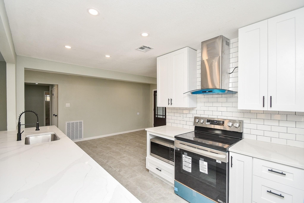 5850 Duxbury Street - Photo 13
