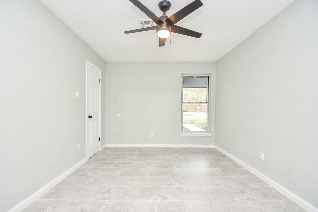 5850 Duxbury Street - Photo 25