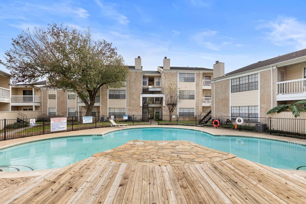 2750 Holly Hall Street - Photo 18
