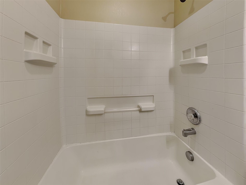 8102 Sweetstone Bluff Lane - Photo 17