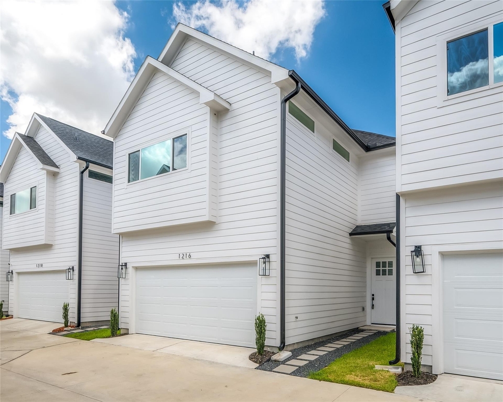 1216 Mcneil Street - Photo 0