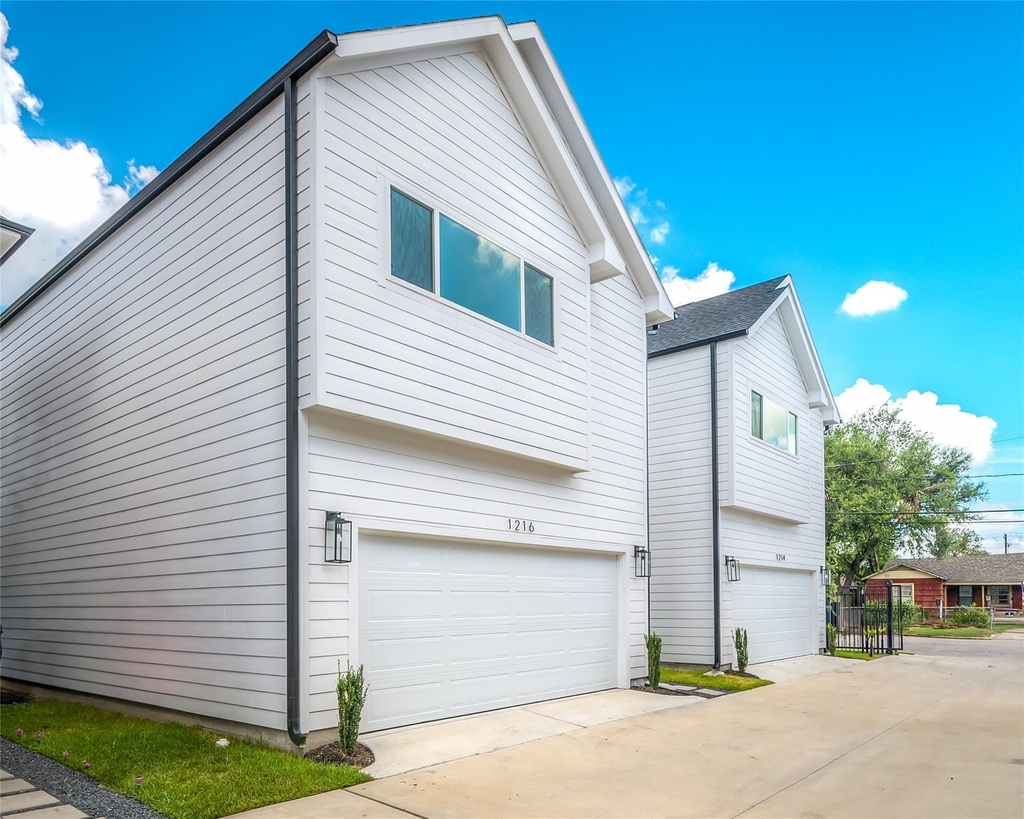 1216 Mcneil Street - Photo 2