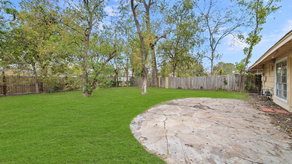 8018 Sharondale Drive - Photo 13
