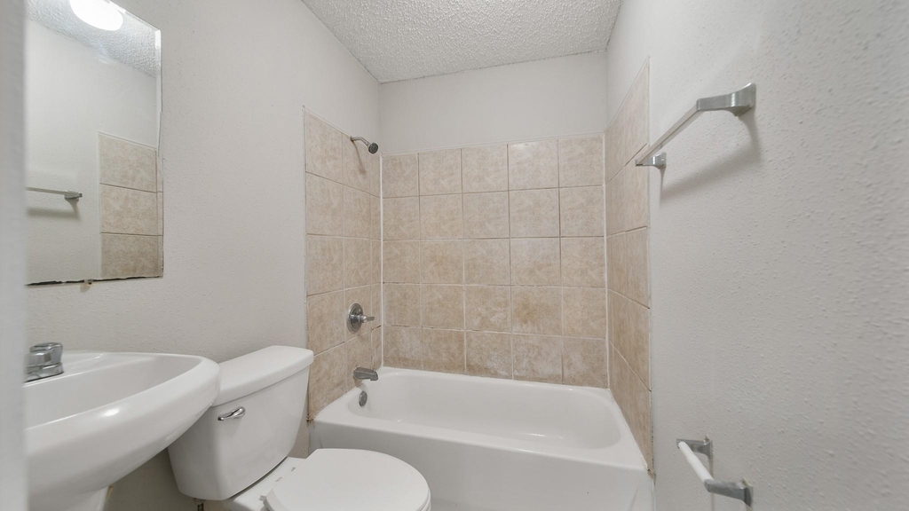 8018 Sharondale Drive - Photo 11