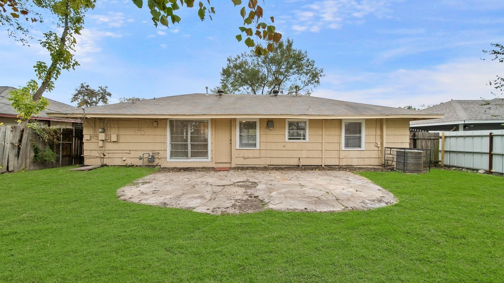 8018 Sharondale Drive - Photo 14
