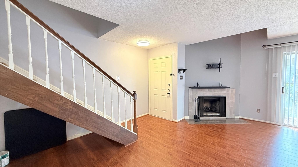 2120 El Paseo Street - Photo 2