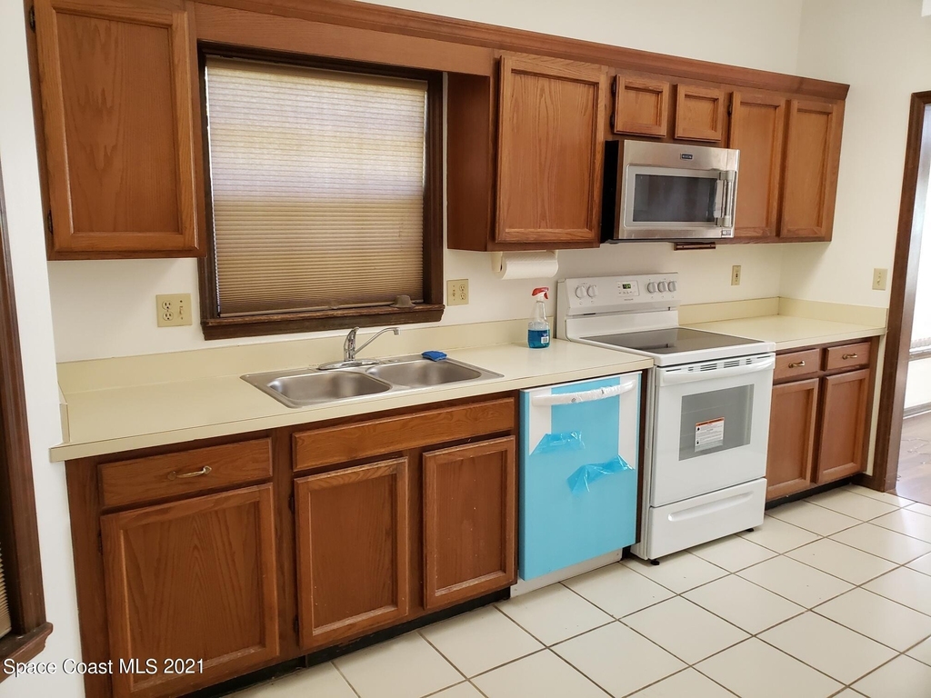 2575 Palm Lake Drive - Photo 13