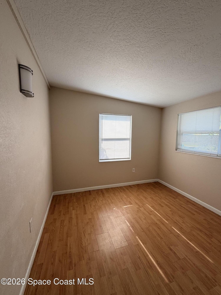 2587 Pepper Avenue - Photo 6