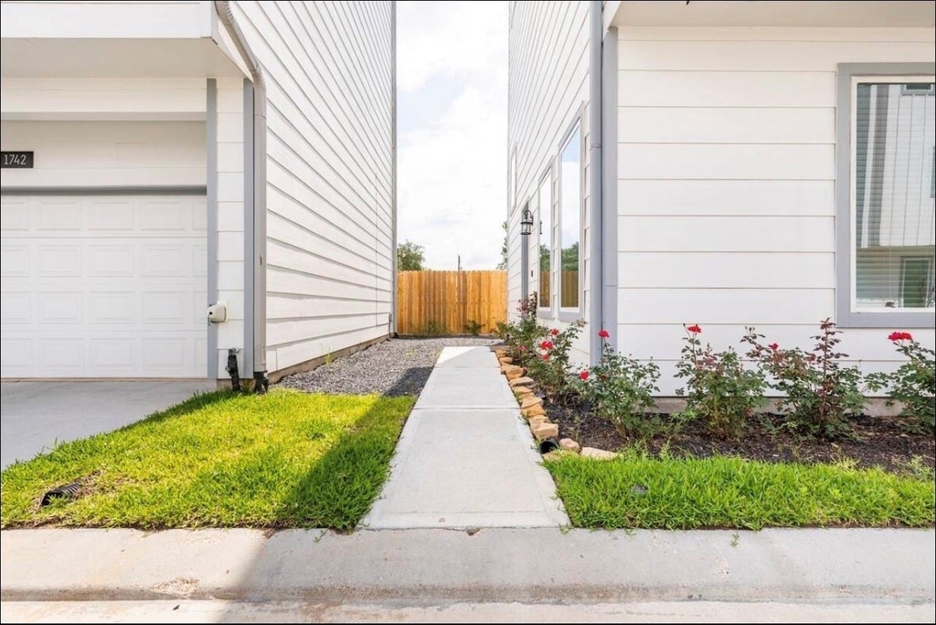 1740 Cove Crescent Court - Photo 13