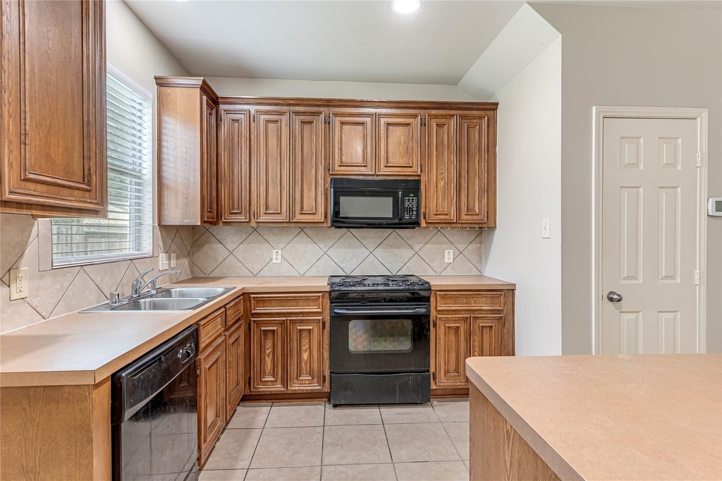 706 Woodport Lane - Photo 4