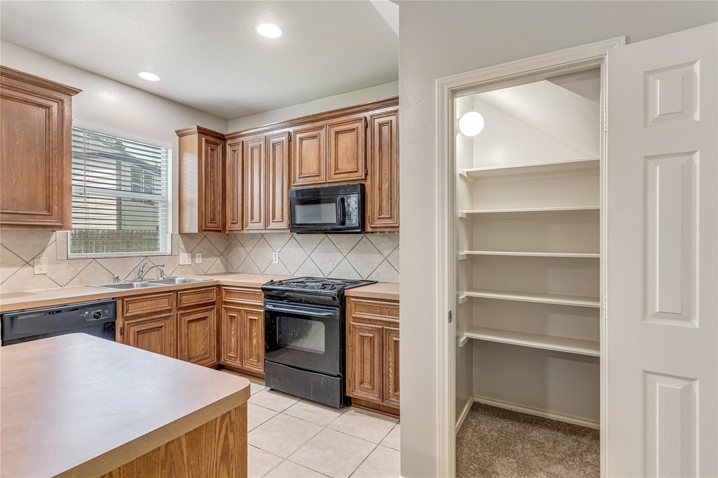 706 Woodport Lane - Photo 5