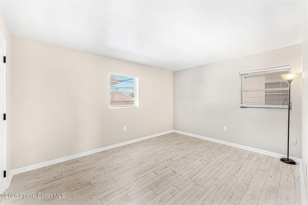130 Roosevelt Avenue - Photo 9