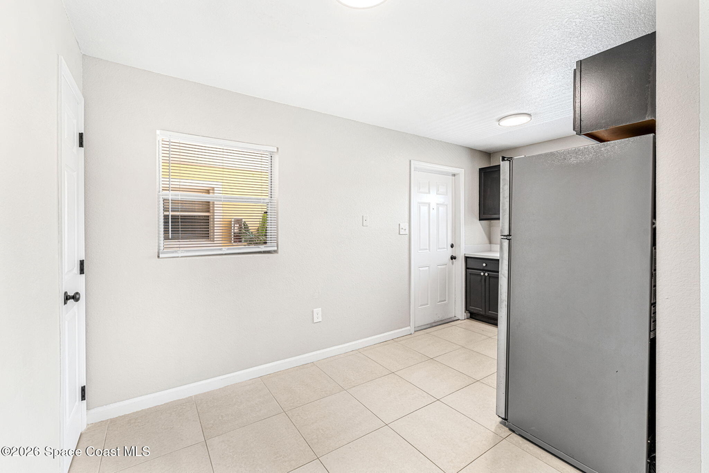 130 Roosevelt Avenue - Photo 5