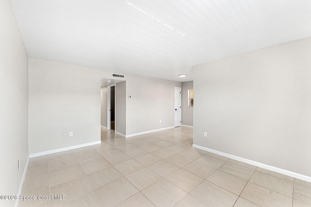 130 Roosevelt Avenue - Photo 7
