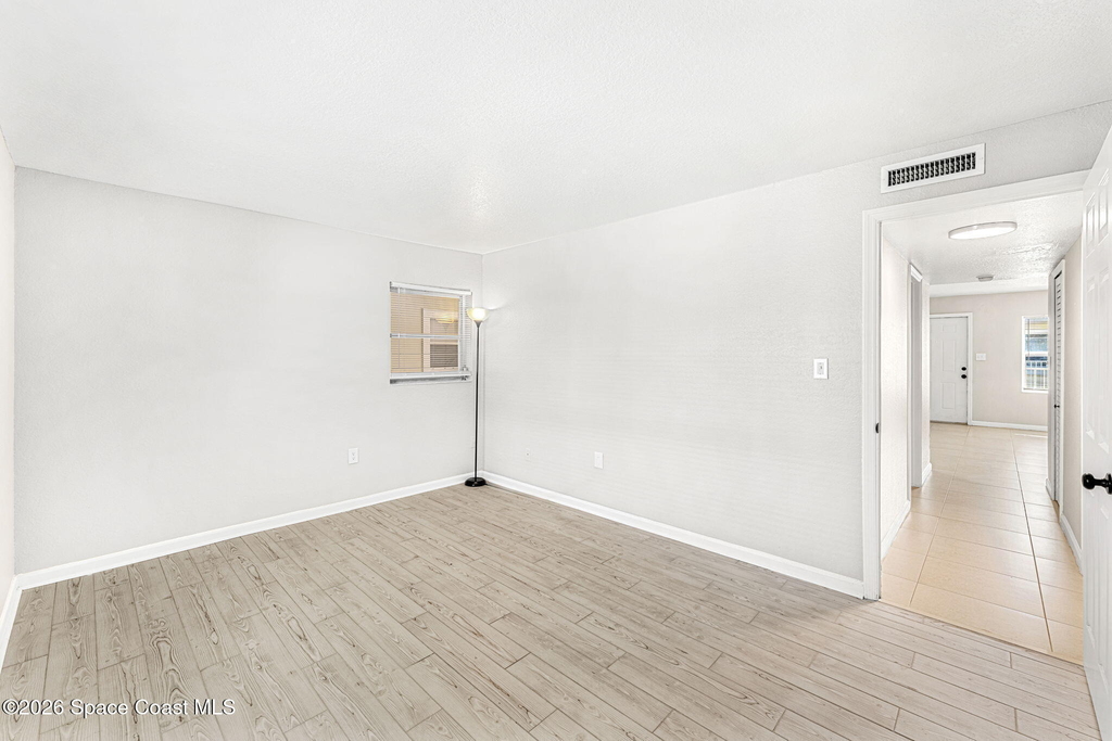 130 Roosevelt Avenue - Photo 8