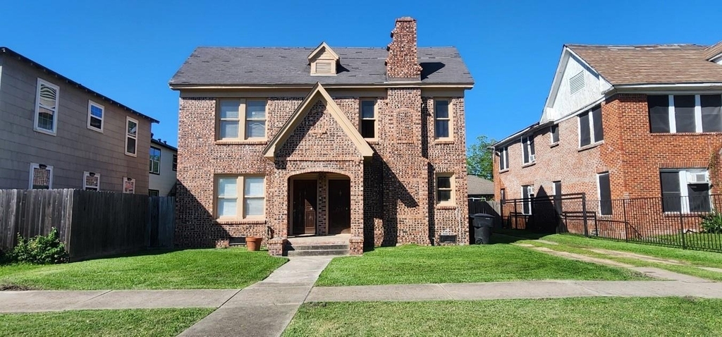 2805 Cleburne Street - Photo 0