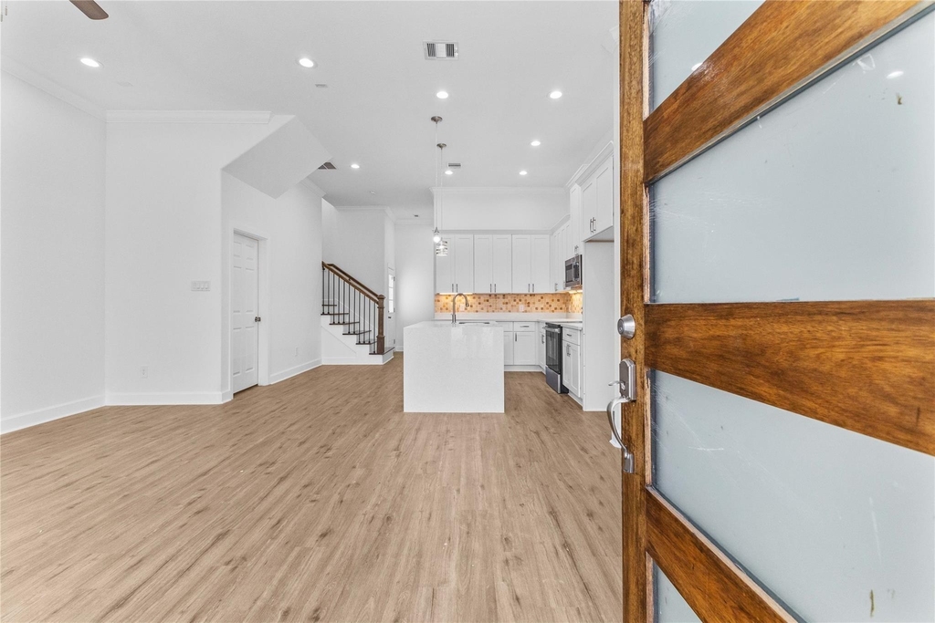 7805 Farnsworth Street - Photo 2