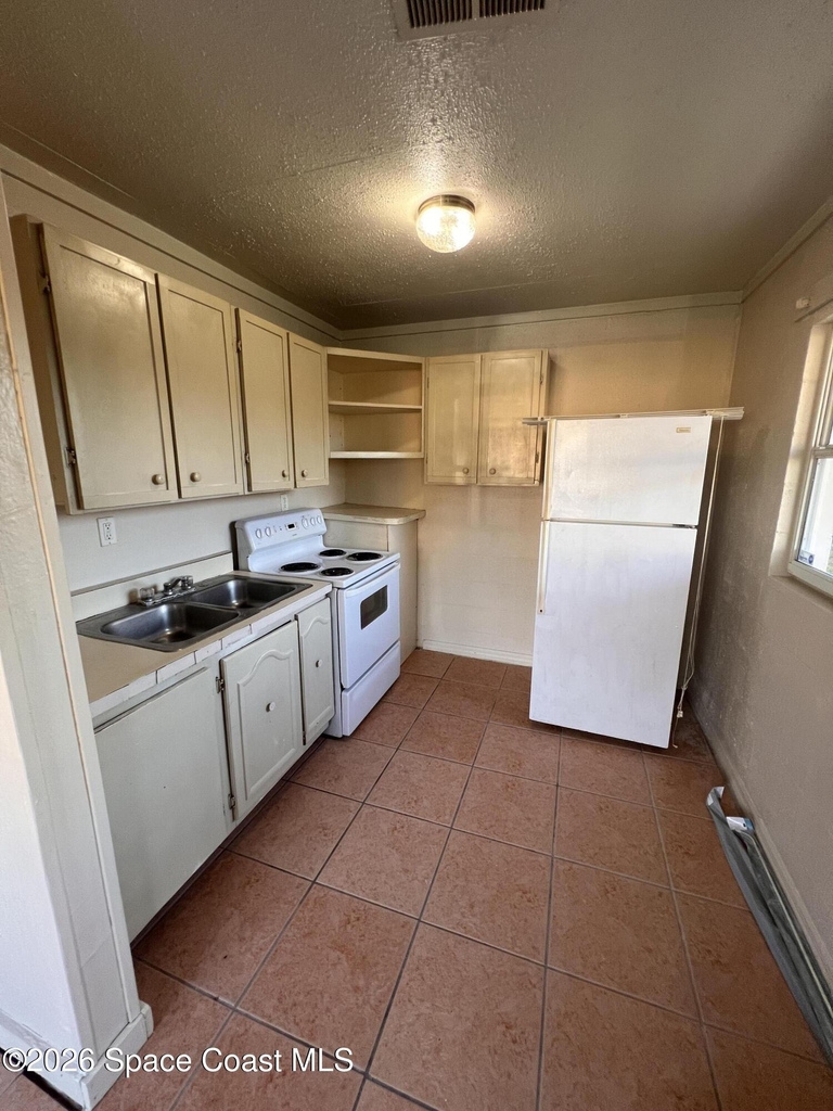 808 Johnson Street - Photo 4