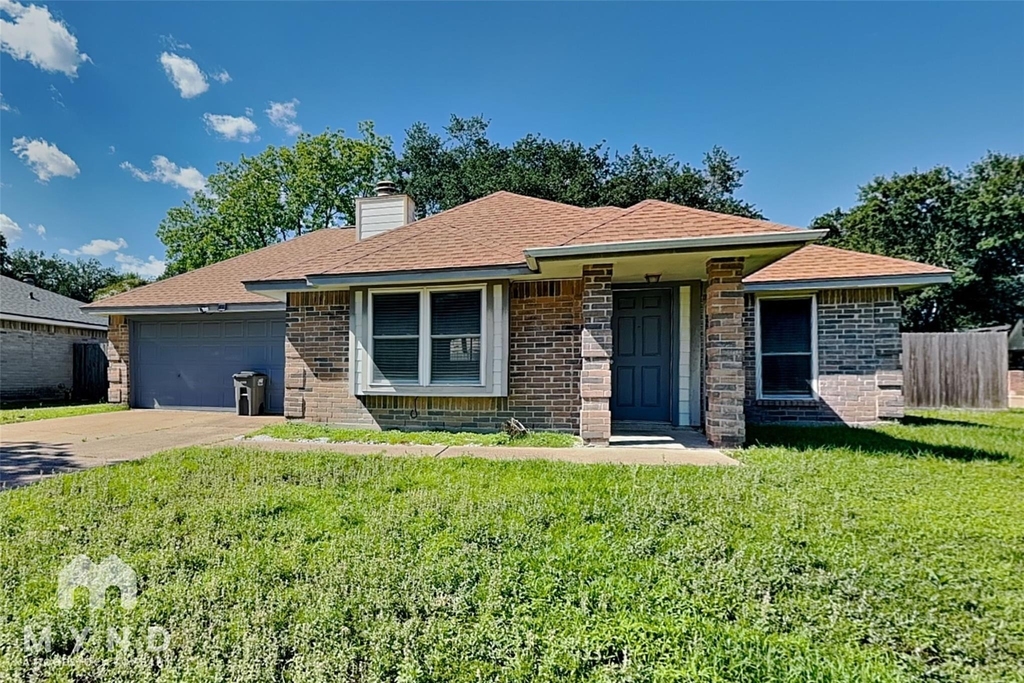10002 Green Valley Lane - Photo 0