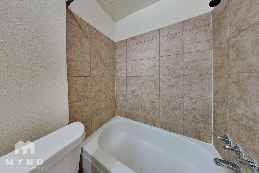 10002 Green Valley Lane - Photo 14