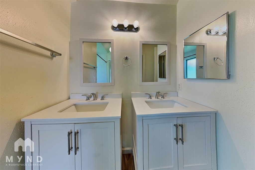 10002 Green Valley Lane - Photo 8