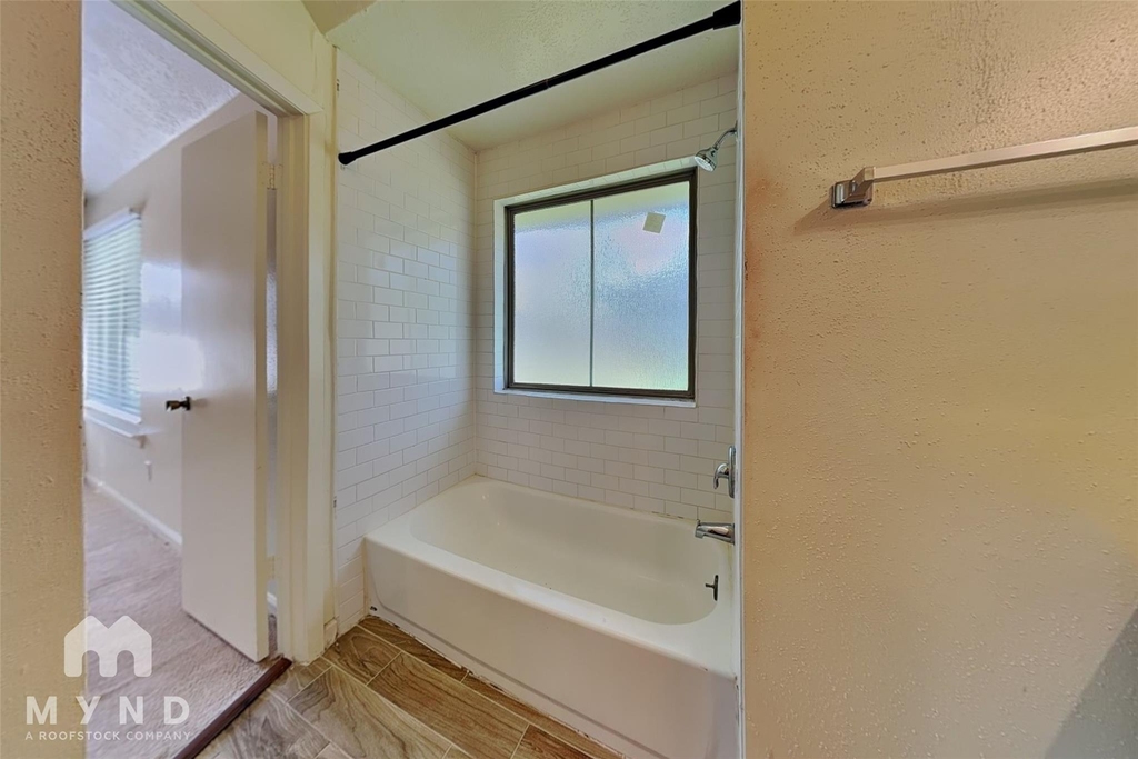 10002 Green Valley Lane - Photo 9