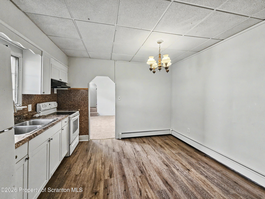 949 Carmalt Street - Photo 2