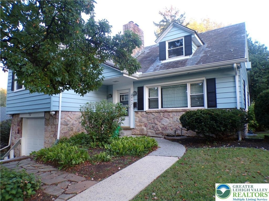 2440 W Livingston Street - Photo 1