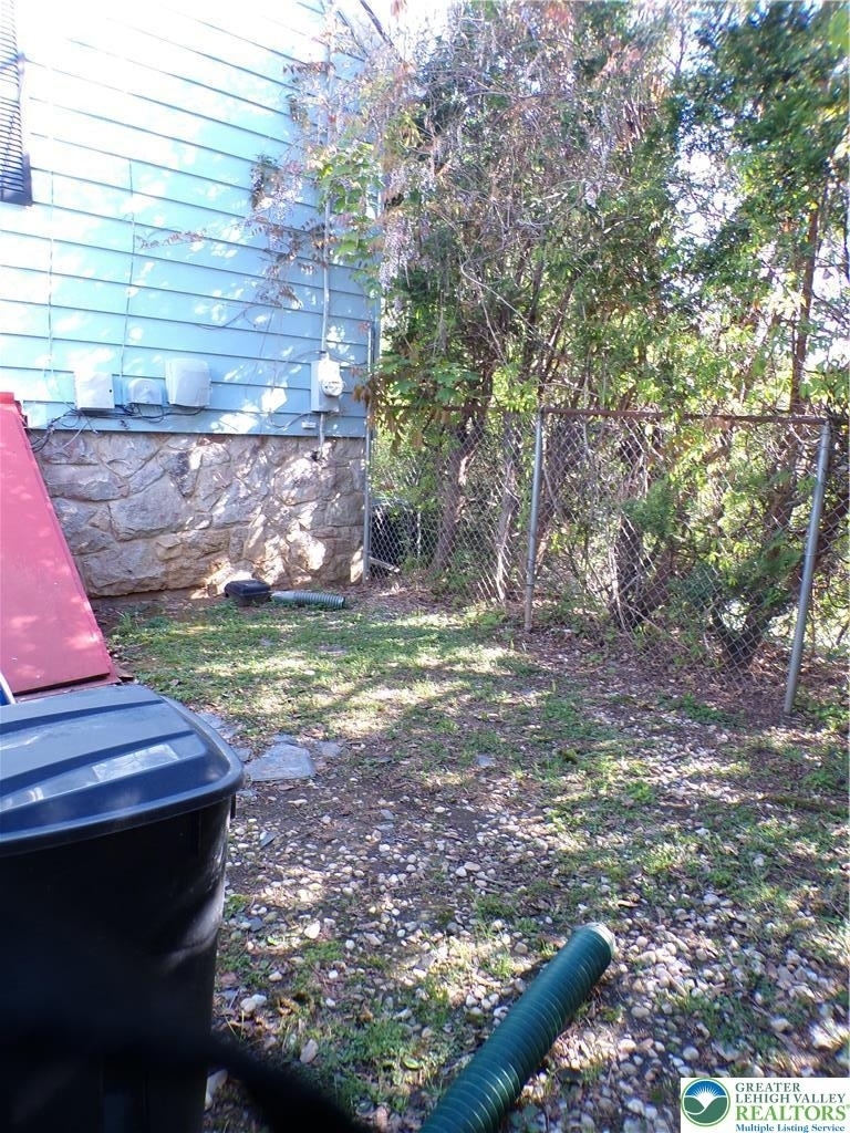 2440 W Livingston Street - Photo 36