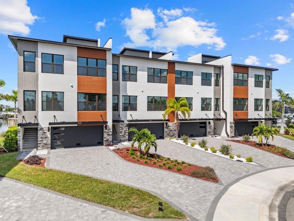 777 Gran Kaymen Way - Photo 0