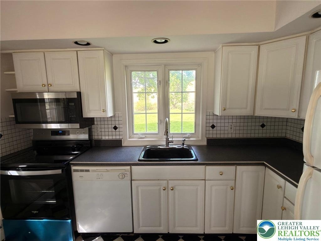 9751 Newtown Road - Photo 5