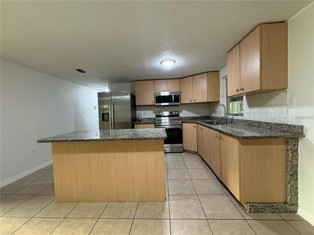 10601 N 52nd Street - Photo 2