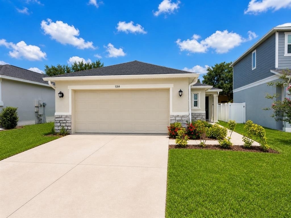 1084 Papaya Circle - Photo 0