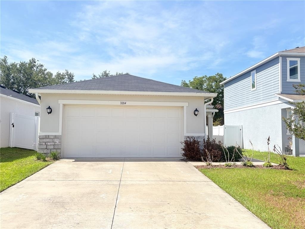 1084 Papaya Circle - Photo 2