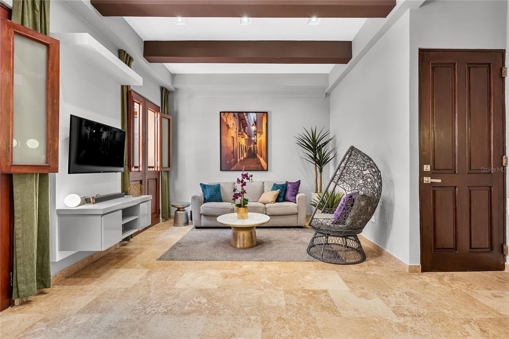 311 Luna St - Photo 2