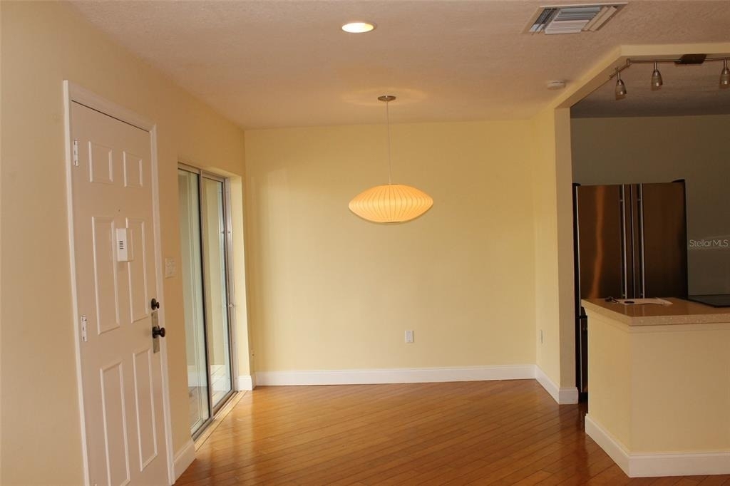 138 W America Street - Photo 3
