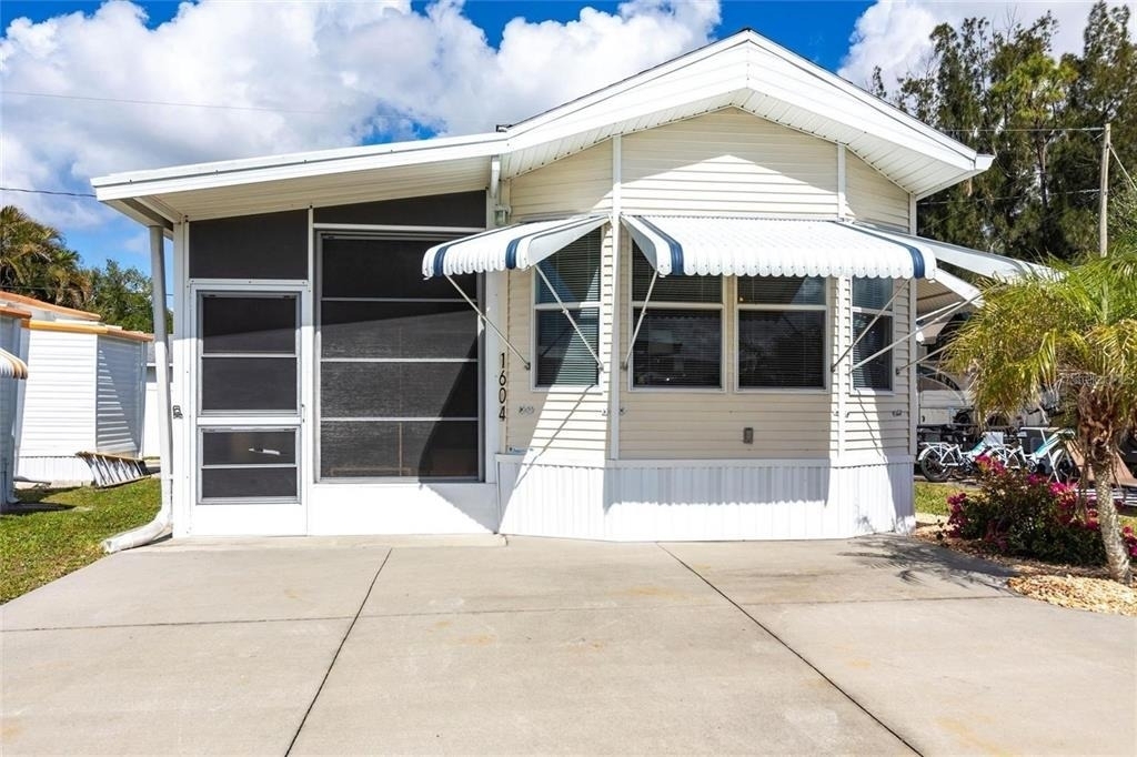 1604 N Manatee Loop - Photo 0