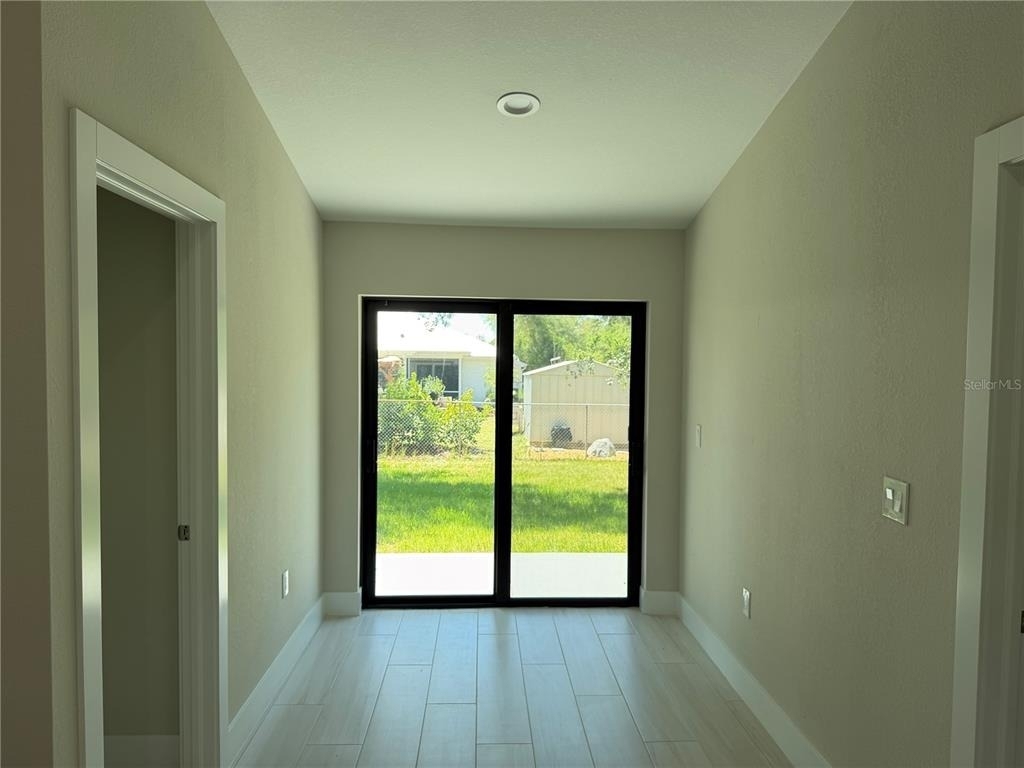 23367 Mayville Avenue - Photo 9