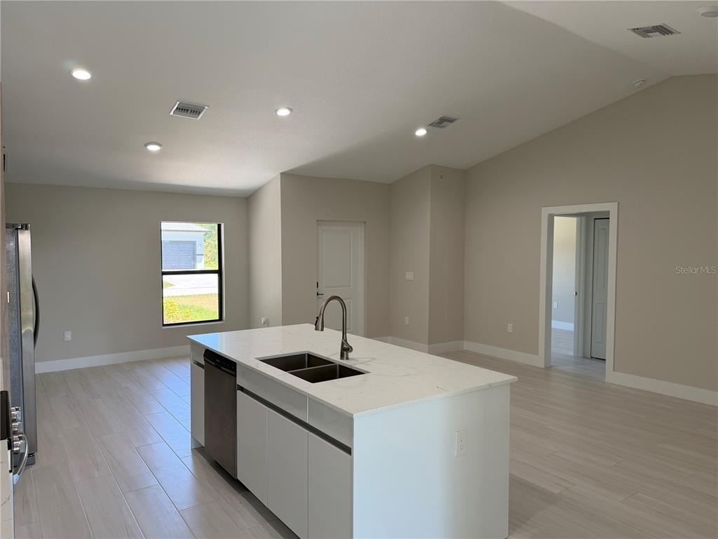 23367 Mayville Avenue - Photo 6
