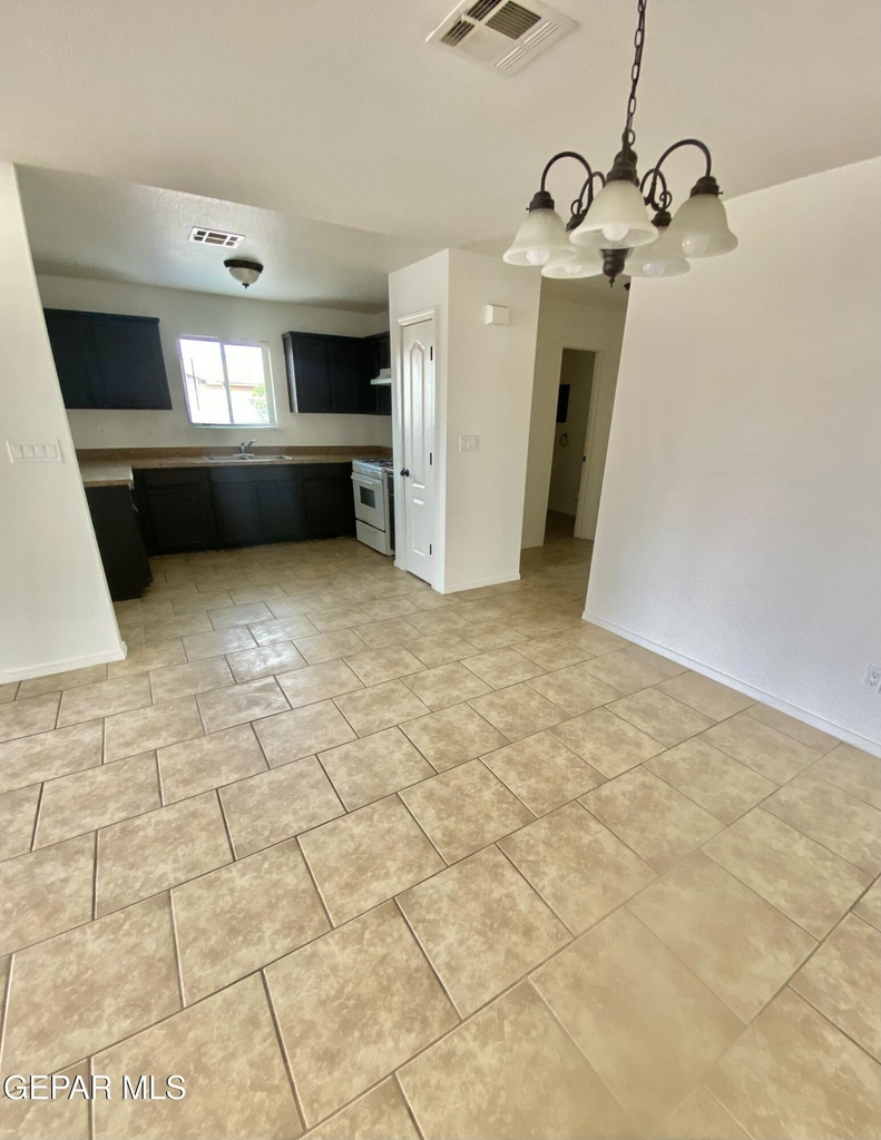 9228 San Lorenzo Avenue - Photo 3