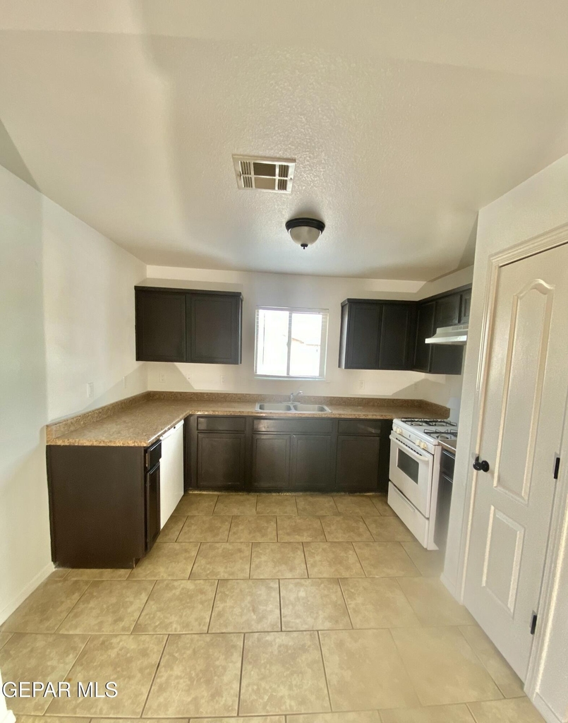 9228 San Lorenzo Avenue - Photo 6