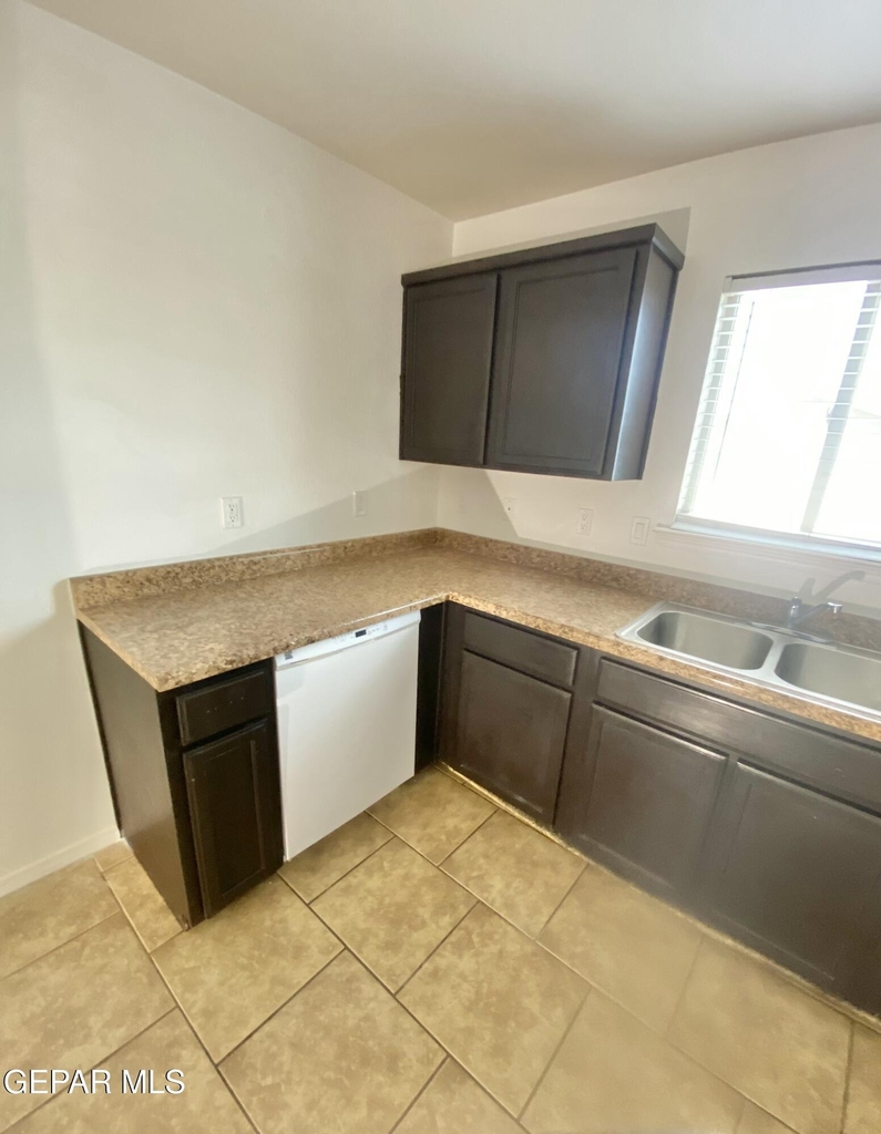 9228 San Lorenzo Avenue - Photo 4