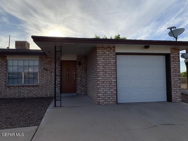 609 Alicante Way - Photo 2