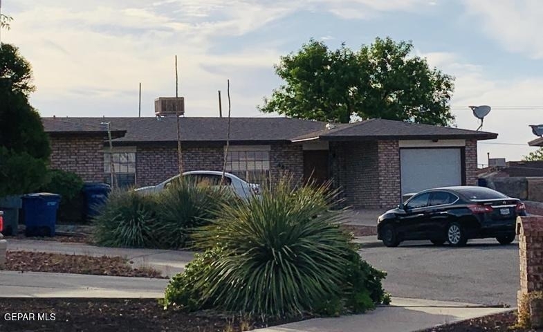 609 Alicante Way - Photo 0