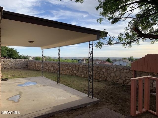 609 Alicante Way - Photo 11