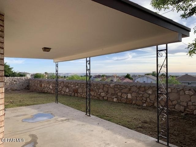 609 Alicante Way - Photo 12