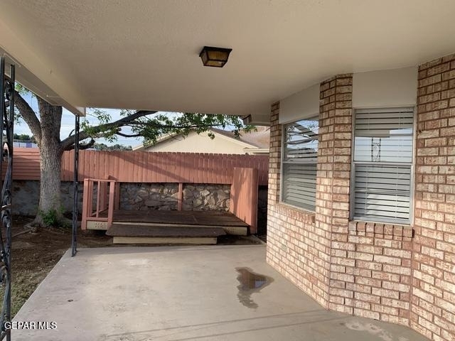 609 Alicante Way - Photo 10